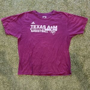 Y2K Adidas Texas A&M Women’s Basketball Burgundy Graphic Logo Tee Shirt Mens 2XL